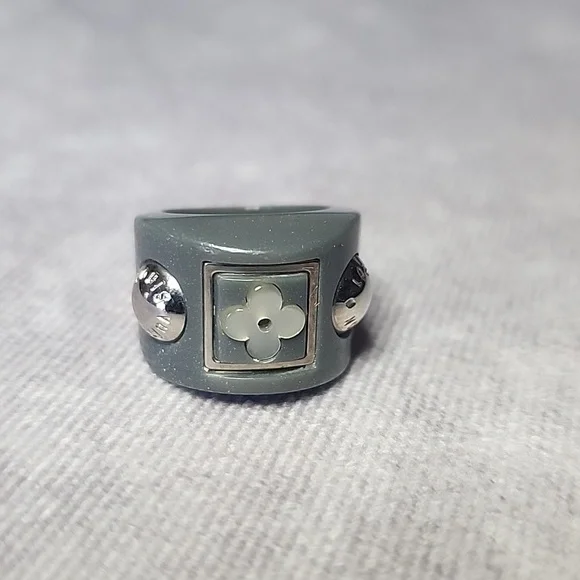 Louis Vuitton Gray Floral Glitter Sparkle Resin Silver Plastic Ring Sz.S/5-6 - Picture 1 of 9